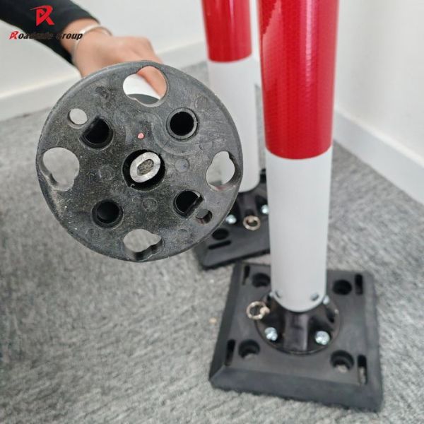 Reflective Safety Warning Bollards with Removable Base Pin Flexible Delineator 1050 Traffic Barrier Flexible PE Post