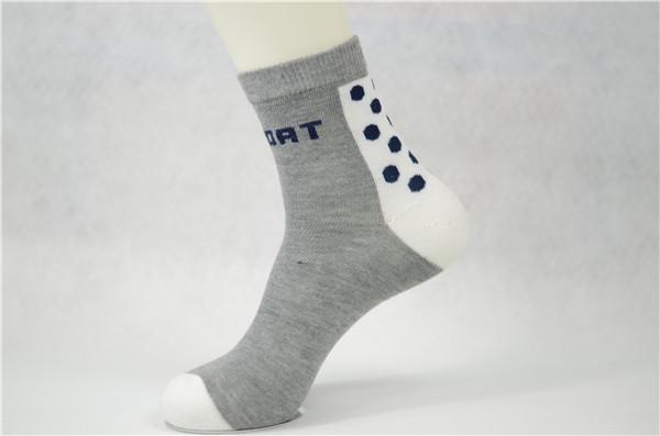 Elastic Persistent Knitted Anti Slip Socks For Adults Custom Made Pattern