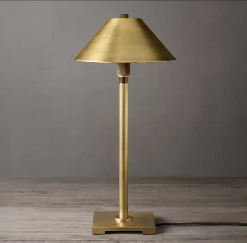 E26 / Candelabra Hardwired Rechargeable Brass Table Lamp Brass LED Desk Lamp (Э26 / Канделябры с проводными проводками, перезаряжаемые латунистое настольное светило латунистое светодиодное настольное светило)