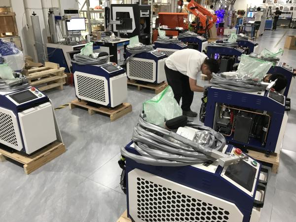 Máquina de soldadura con láser de fibra portátil de 1500 W con sistema integrado de generación de nitrógeno