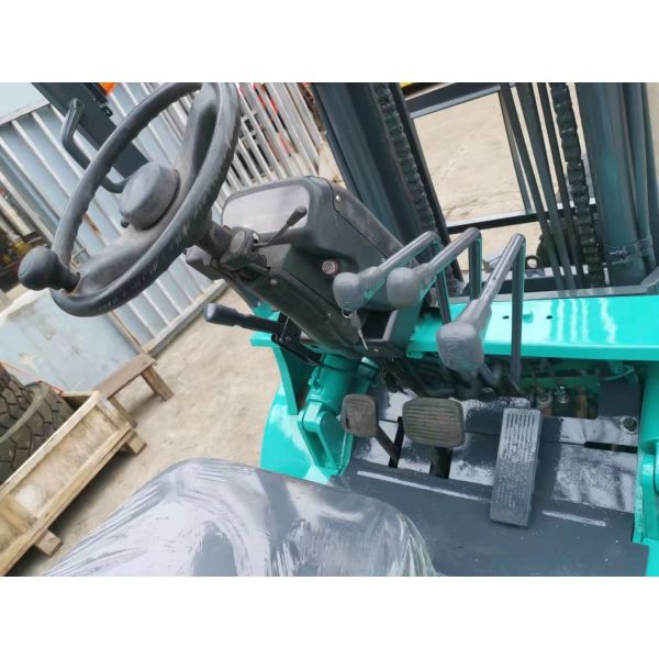 Промышленная регуляция перевозит FD30NT на грузовиках 3T использовала грузоподъемник Мицубиси