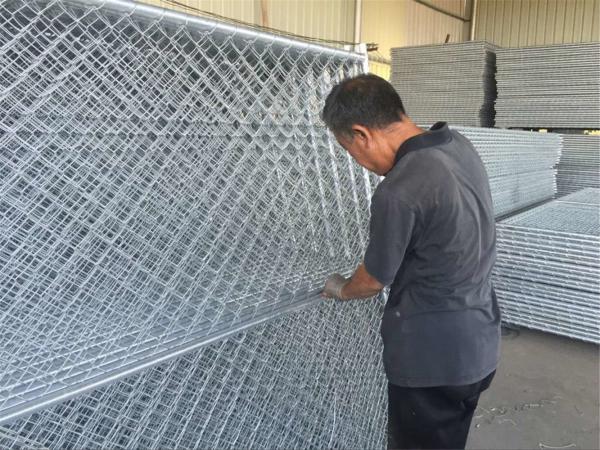 chain link temporary construction fence panels 6FT X 10F Mesh 2 3/8  x 2 3/8 ( 60mm x 60mm ) x 12 gauge wire