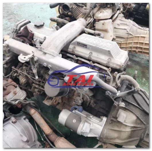 TOYOTA LANDCRUSIER 1HZ USOU O CONJUNTO DE MOTOR COM GEATBOX