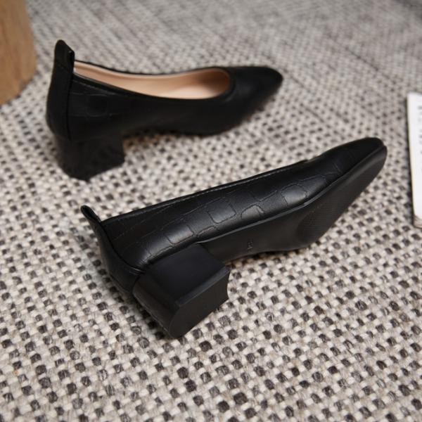 Casual Leather Women Chunky Heel Shoes Cowhide Lining 5cm Height OEM / ODM