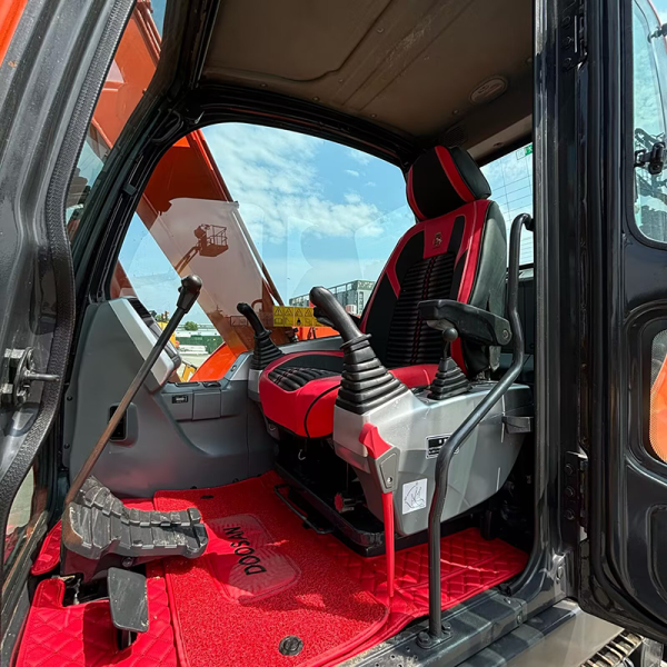 Farm 7500KG Used Doosan Excavator DX75 Crawler Dirt Equipment