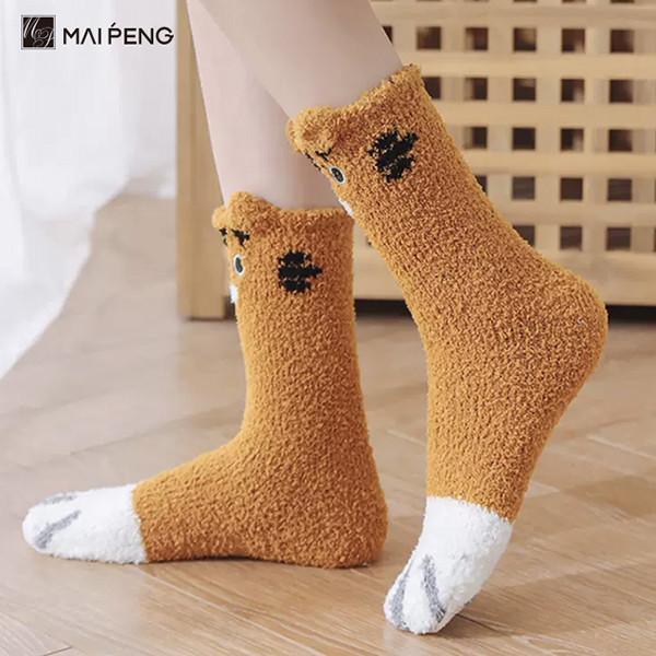 Des chaussettes chaudes d'hiver, des chaussettes en peluche.