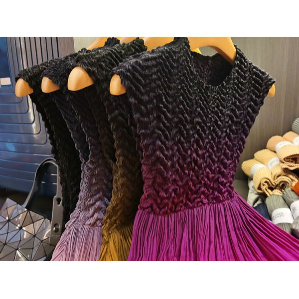 Gradual Color Change Pleated Dress Embroidery Slim Round Neck Sleeveless MIDI Skirt