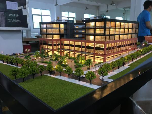 Mini 3D imprimiu modelos à escala, tipo modelo moderno da fábrica da arquitetura