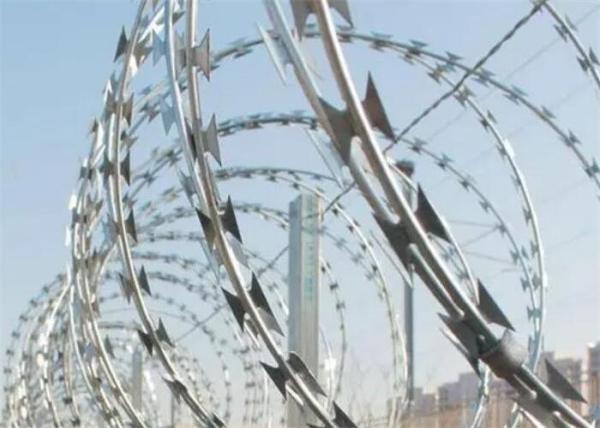 BTO 22 Hot Dipped Galvanized Military Spiral Concertina Razor Coil Barbed Wire Age Resistance