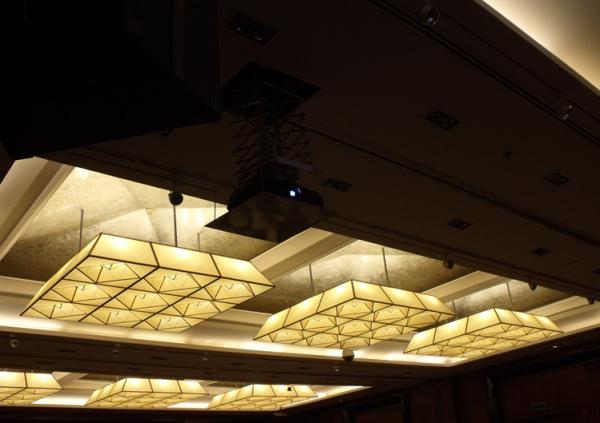 Professional Quality Electric Projector Elevator 150cm Run Distance With Remote Control