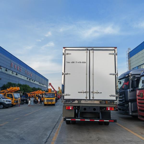 HOWO Thermoking Refrigerated Van Freezer , Refrigerated Transport Truck
