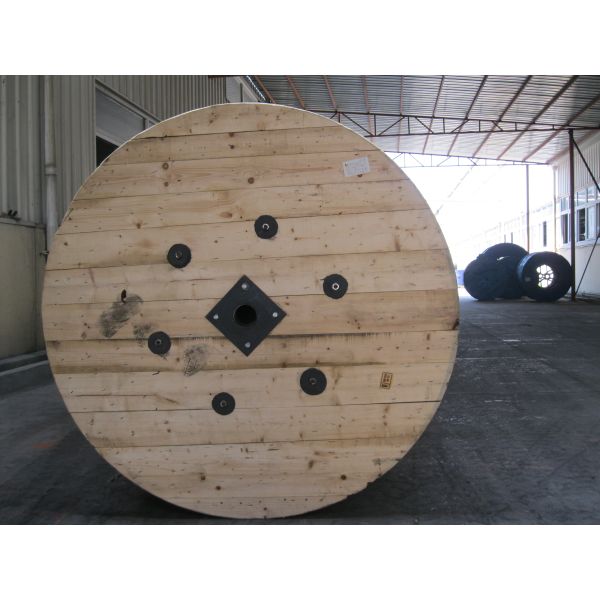 Four Core 0.6 / 1KV Ind Screen Underground PVC Armoured Electrical Cable With Steel Tape