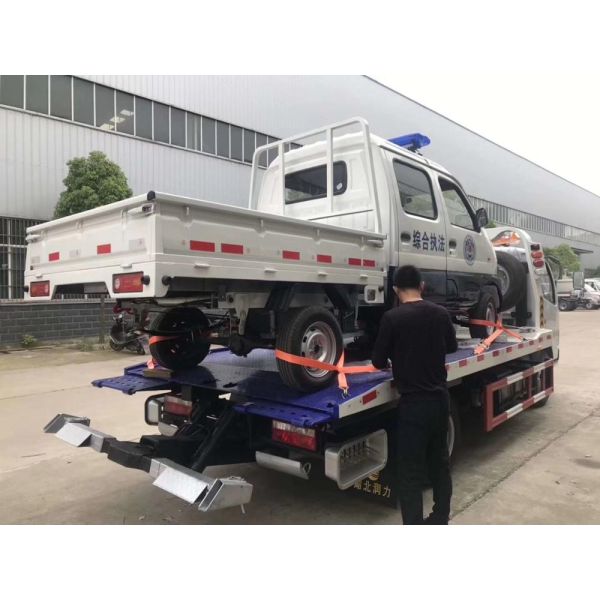 Hydraulic Middle Duty Road Wrecker Truck / Small 4x2 Flatbed Tow Truck