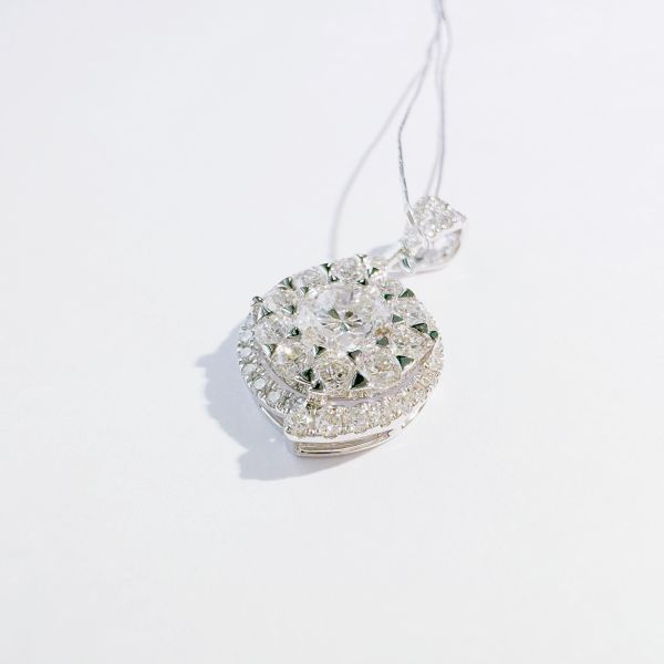 Handmade 18K Gold Luxury Pendant Dainty Diamond Cluster Fashion Jewelry for Women Customized for Anniversary Wedding Banquet
