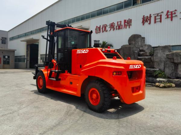 15000kgs Rated Load  Heavy Lift Forklift 1800mm Fork And Speed 0-20 Km/h