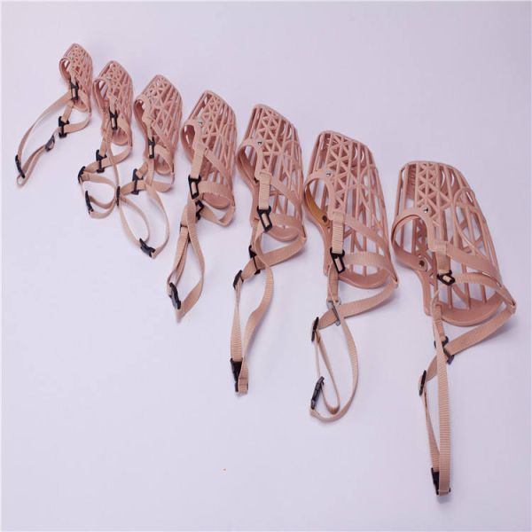 Cubierta para el hocico del perro de plástico ecológico Cubierta para la boca del perro que ladra ajustable