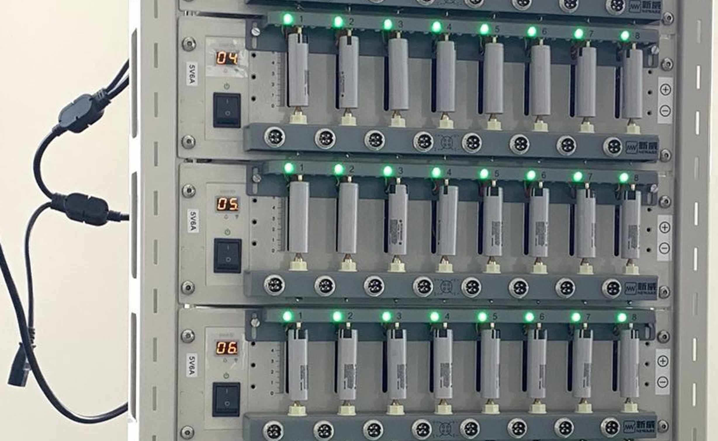 напряжение тока канала системы 8 аккумуляторного вольтметра батареи 3U 5V12A постоянн