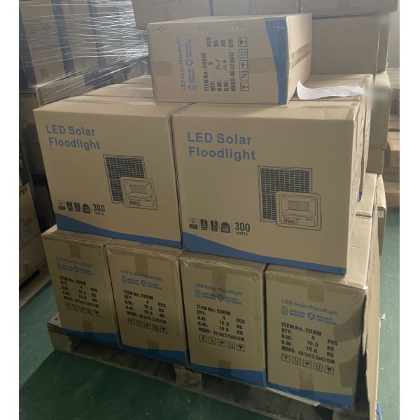 Aluminum solar reflectors 400w with mono solar panel high quality solar flood lights