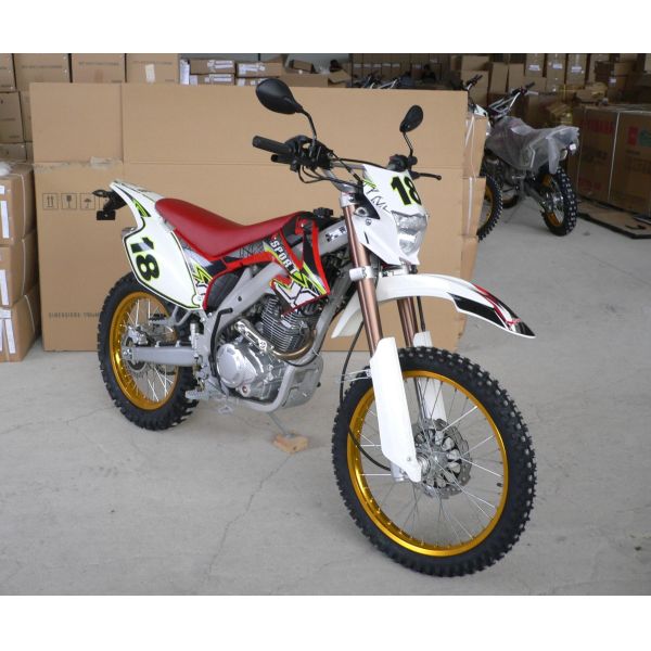 Моторный кросс для взрослых воздушное охлаждение 200-250cc двойной спортивный мотоцикл с 4-6 топливными емкостями и системой цепного привода