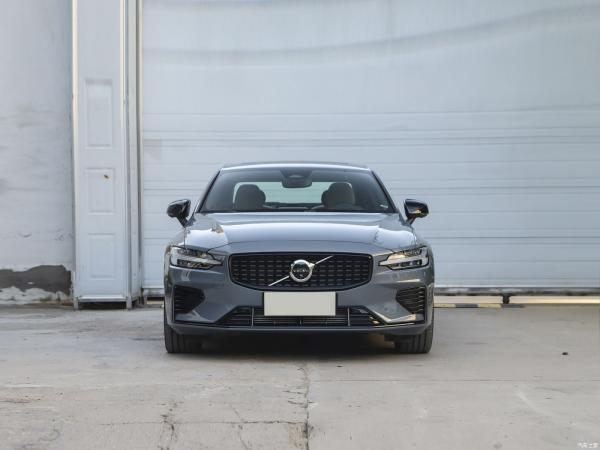 Experience the Best of Both Worlds with the 2023 Volvo S60 High Speed Long Range and Plug-in Hybrid