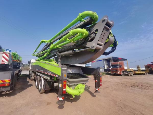 Pompes à béton vert Zoomlion de 56 mètres avec châssis Benz