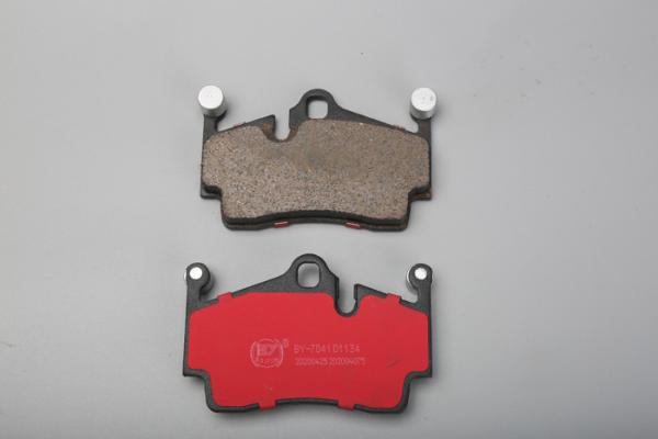 OEM Low Metallic Ceramic 80000km Disc Brake Pads For Toyota