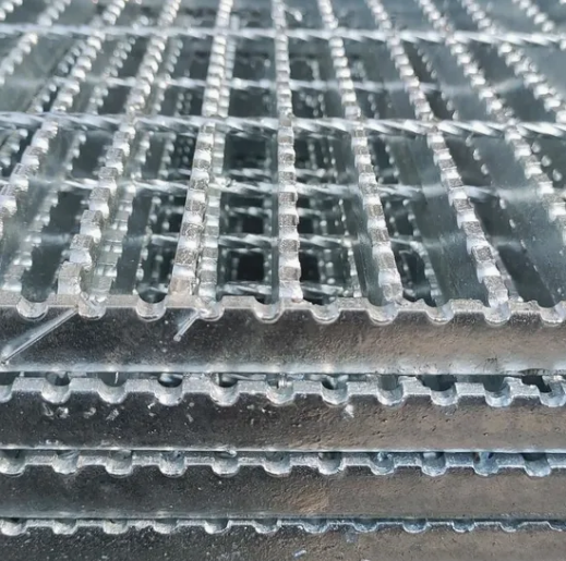 Hot Dipped Galvanized Heavy Duty Steel Bar Grating Q235B ASTM A36 S275JR for Walkway and Mezzanine Floor