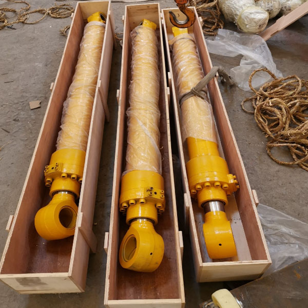 Excavator Bulldozer Attachment PC200-7 PC300 PC400 PC600 Hydraulic Cylinders in Yellow