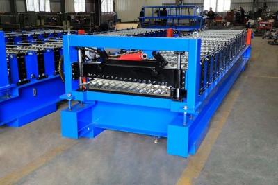 Rolo corrugado eficiência elevada do telhado que forma a máquina com cortador de Cr12Mov