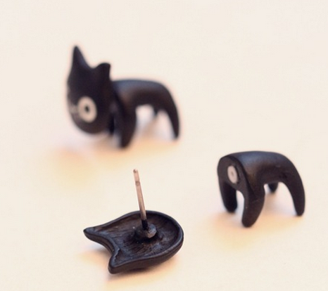 Korean version of the retro black Stereo Neckband sided cute little female cat earrings