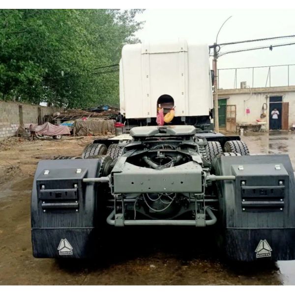 Top- HOWO 10 Wheels Towing Tractor/Trailer Head/Tractor Truck of Engine Capacity ＞8L