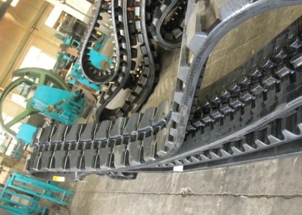 Largura de trilhas de borracha 500mm da máquina escavadora de Hitachi Ex120 Ex135u com 84 relações