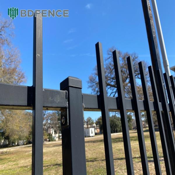 Earthquake-Resistant Tubular Steel Fence Stable Foundation