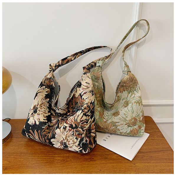 L'équipement est équipé d'un boîtier de poche, un sac à main, un sac à main, un sac à main, un sac à main, un sac à main.