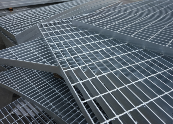 Steel Grating with Integrated Cable Management and Anti-Slip Options