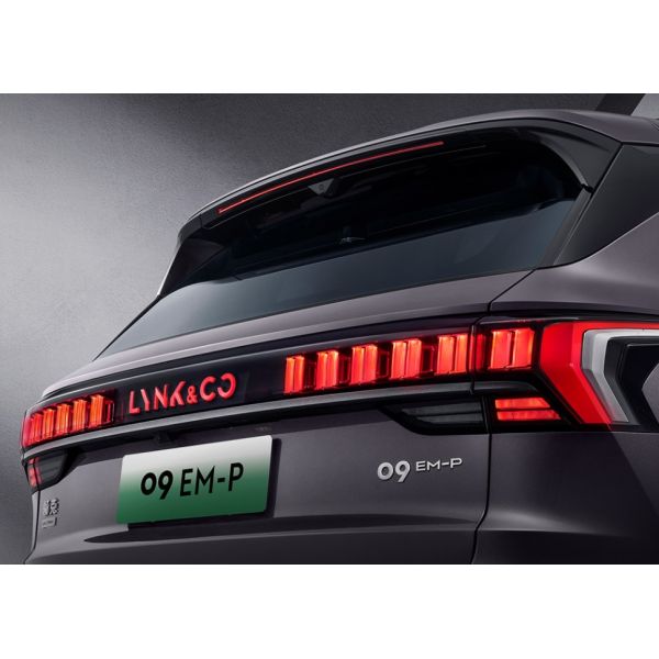 Lynkco 09EM-P 6-Seat ULTRA Electric Car The Perfect Blend of Style and Efficiency
