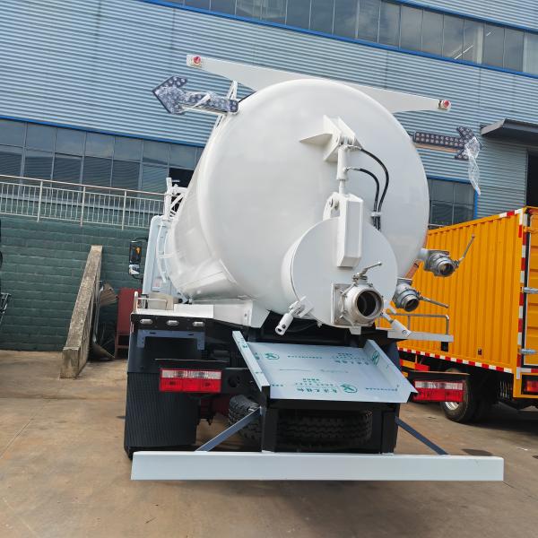 Dongfeng Captain D Suction Sewage Truck 4x2 Cummins Engine Sewage Sucking Truck