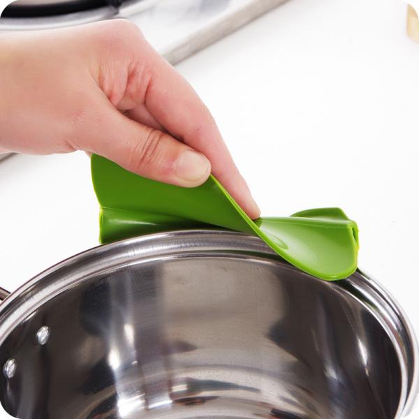 Kitchen Gadgets Silicone Anti-Spill Leak Pot with Round Mouth Edge Deflector 20g