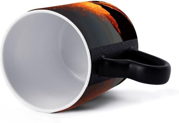 Copo de café de cerâmica sensível ao calor Copo de descoloração com alça em forma de coração Presentes caneca de mudança de calor
