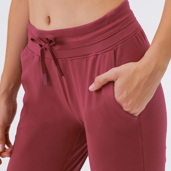 O basculador 300gsm das calças de Lulu Light Weight Yoga Jogger das mulheres ata acima Sweatpants