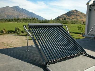 Coletor solar parabólico sob pressão com tubos de calor