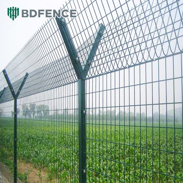 Airport Security Fence a Galvanized High Security Welded Mesh Perimeter Fence with Razor Wire for Prison and Outdoor Use