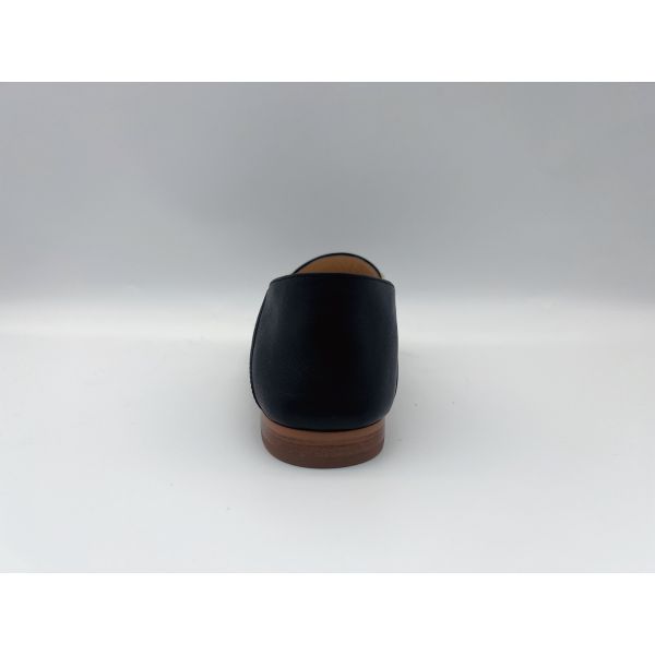 Fashion Loafers Womens Flat Leather Shoes Custom With Metal Chain