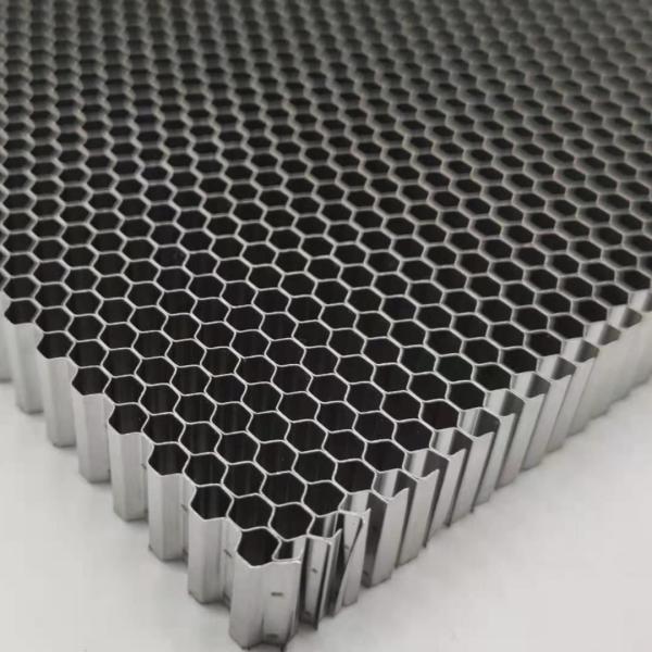 Soudage au point 8,2 mm taille de cellule métal acier inoxydable Honeycomb Air Straightener
