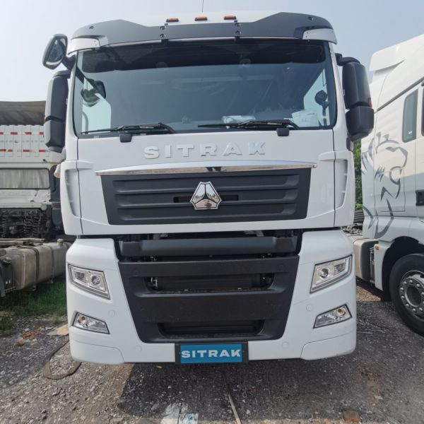 Customized Sitrak 4X2 480 HP Tractor Trailer with 600L Fuel Tank and US Currency