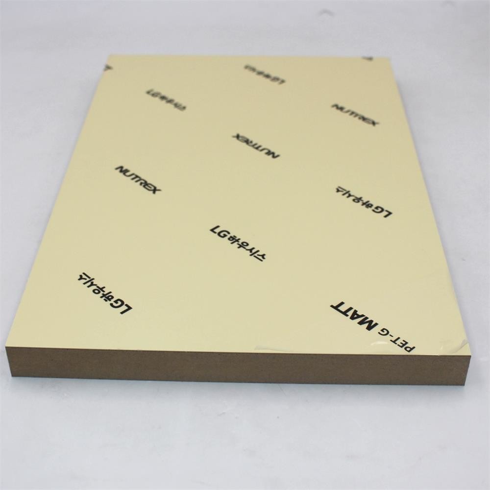 Двойным MDF стороны 4x8Ft прокатанный ЛЮБИМЦЕМ обшивает панелями анти- отпечаток пальцев