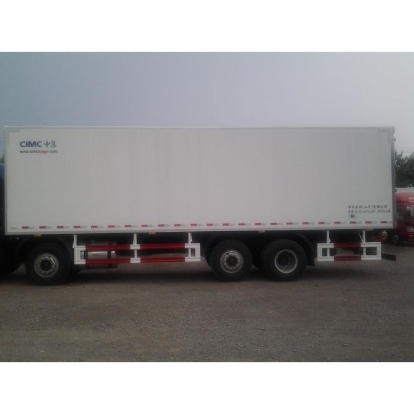 Sinotruk HOWO 8x4 40ft cheap thermo king refrigerated trucks for sale in ghana