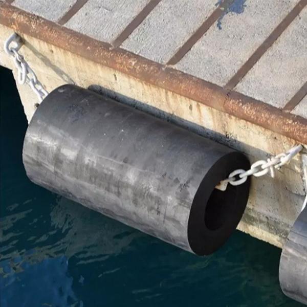 PIANC ISO Standard Cylindrical Marine Fenders Heavy Duty Long Service Life For Dock