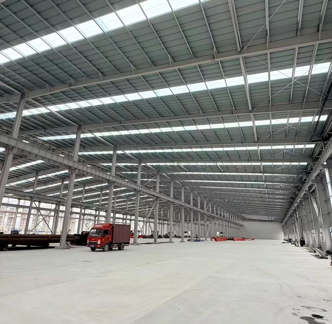 Large Span Prefab Steel Structure Building with 120 km/h Wind Resistance, Magnitude 8 Seismic Resistance, and Fast Bolt Assembly for Industrial Use
