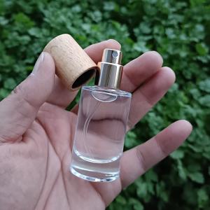 Cylindrique en verre blanc cristal de bouteille de jet de parfum de la petite